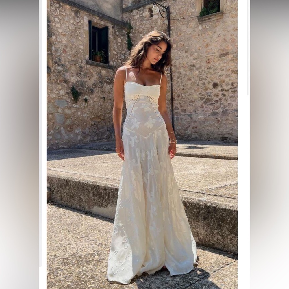 HOUSE OF CB 'Seren' Vintage Cream Floral Lace Back Maxi Dress NWOT size XS - Picture 3 of 17